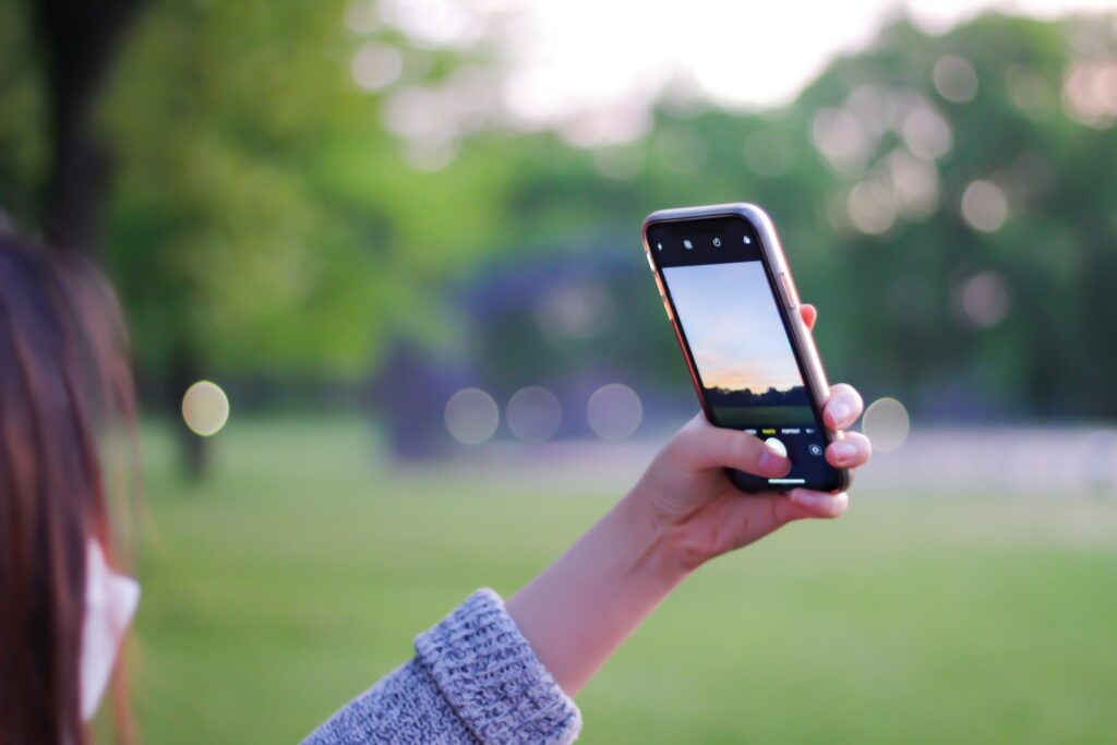 5 Apps to Capture Instagram Photos Like a Pro (and Why You Need Them)